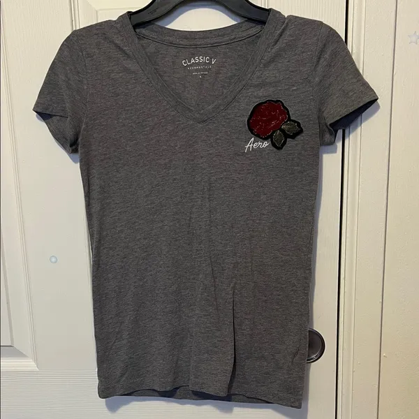 Aeropostale Gray Short Sleeve Tee with Red Rose Patch - Image 2