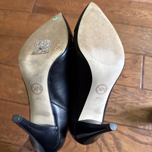 Michael Kors MK 7.6 M Black Leather Ankle Boots Front Zipper Pointed Toe Witchy - Image 10
