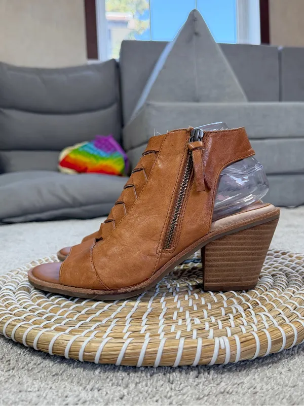Sofft Women’s Mckenna Leather Sandals Blocked Heels Peep Toe in Cognac 8 - Image 4