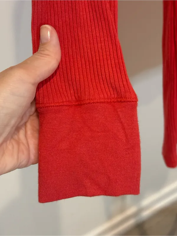 Anthropologie Omi + Kin Red Ribbed Button Shoulder Top XS - Image 4