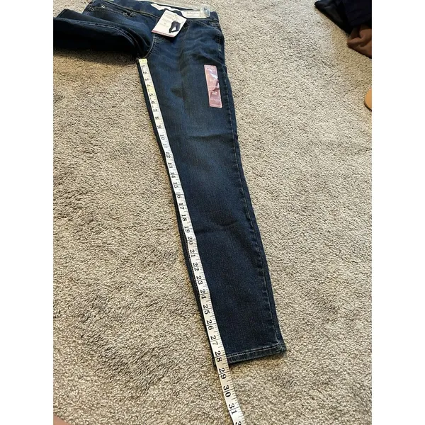 Levi & Strauss Women's Signature Gold Totally Shaping Pull On Skinny 4M 27‎ X 30 - Image 4