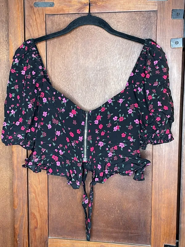 For Love & Lemons x Revolve Black Floral Cottagecore Crop Blouse Puff Sleeve S - Image 4