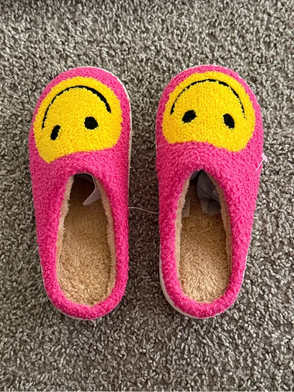 NEW Hot Pink Smiley Face Fuzzy Slippers Women’s S 5-6 Y2K Happy Face Lougewear - Image 8