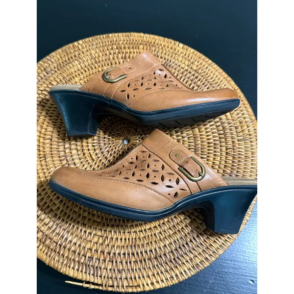 Clarks Bendables Tan Leather Perforated Buckle Heeled Mules Clogs Womens‎ Boho - Image 6