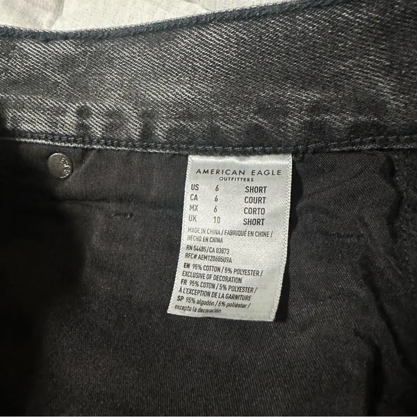 American Eagle Distressed Mom Jeans Size 6 Short - Image 5