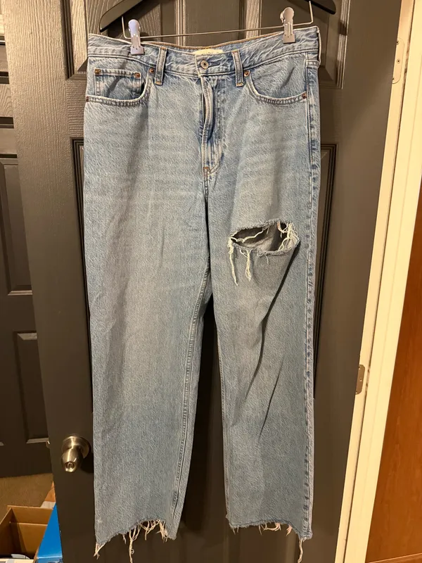 Abercrombie Loose High-Rise Jeans - Image 2