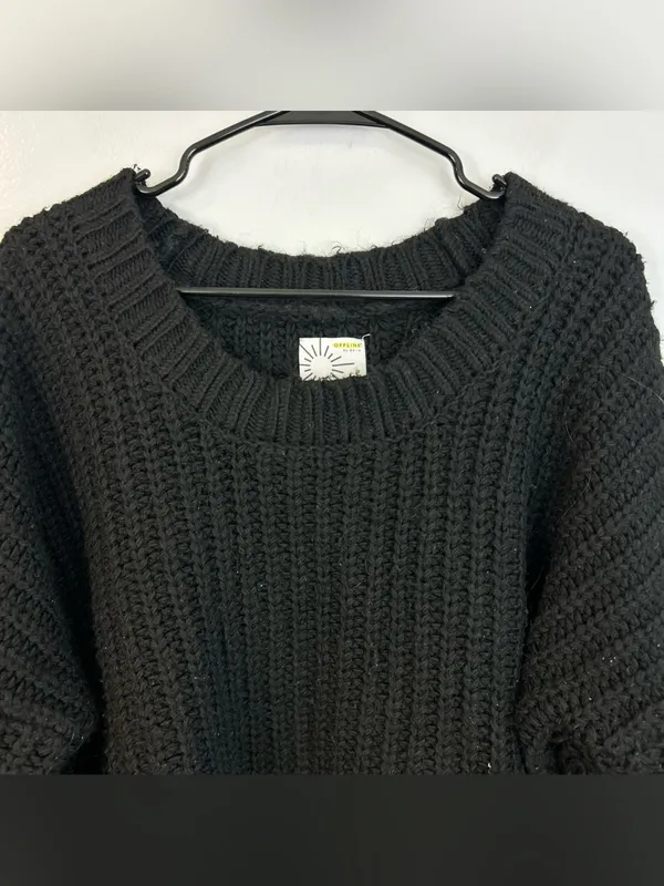 Offline by Aerie Black Chunky V-neck Knit Sweater Size Medium - Image 2