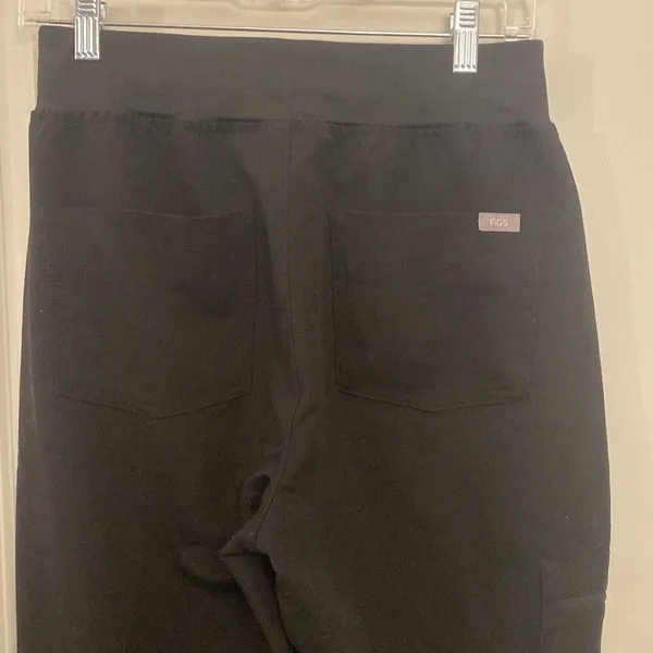 Figs scrubs, joggers, size small - Image 3