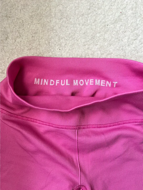 Alo Yoga Paradise Pink Shorts - Image 4