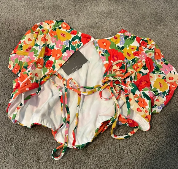 Le lis Tie Back Floral Top NWT - Image 3
