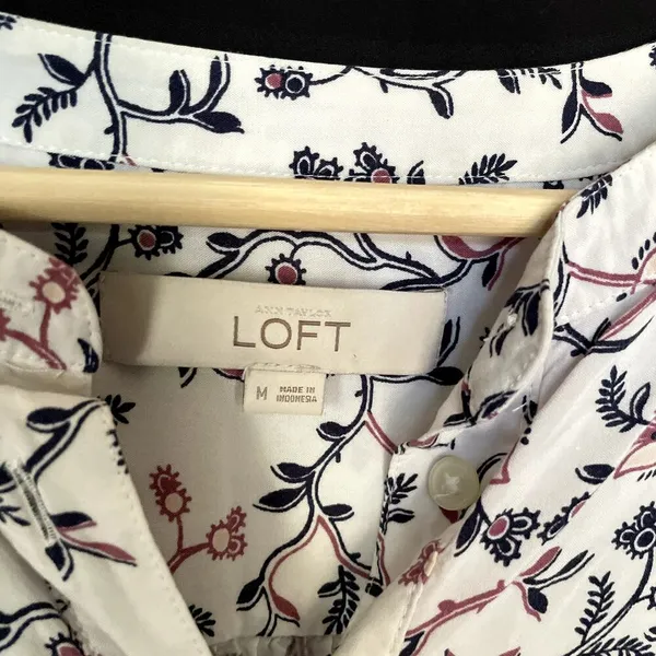 Ann Taylor LOFT floral blouse quarter zip pink‎ white top women's size M light - Image 3