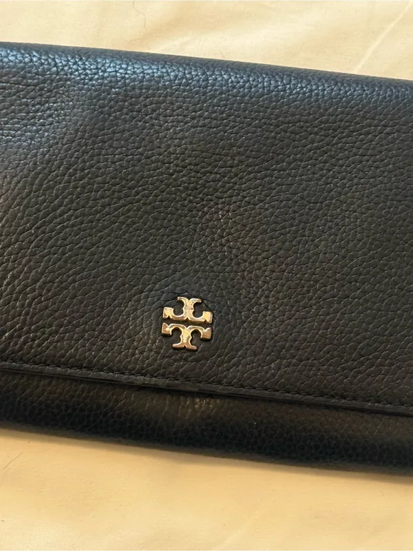TORY BURCH | Black Georgia Pebbled Leather Fold over with gold chain detail - Image 4