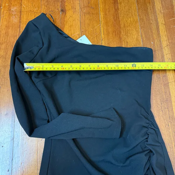 Windsor One-Shoulder Black Ruched Bodycon Dress - Image 7