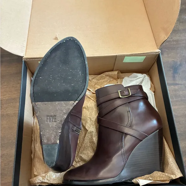 Frye Cece Jodhpur Boots Women’s 9 Dark Brown Used In Box Wedge Bootie Buckle - Image 4