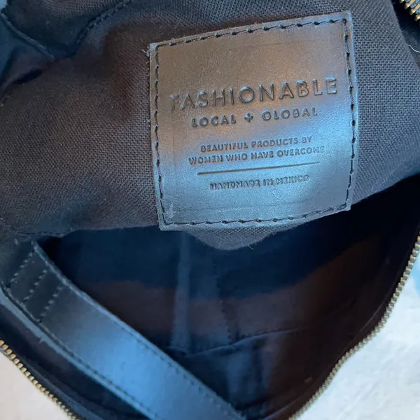 Fashionable Local and Global Sturdy Black Leather Shoulder Bag Purse - Image 2