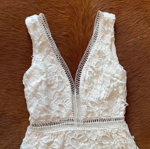 Lulu’s White Lace Midi Dress - Image 3