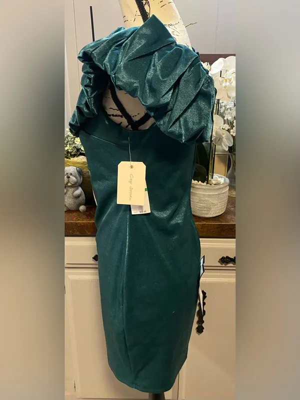 NWT City Studios Junior’s Off-Shoulder Ruffle Bodycon Dress in Deep Green - Image 4