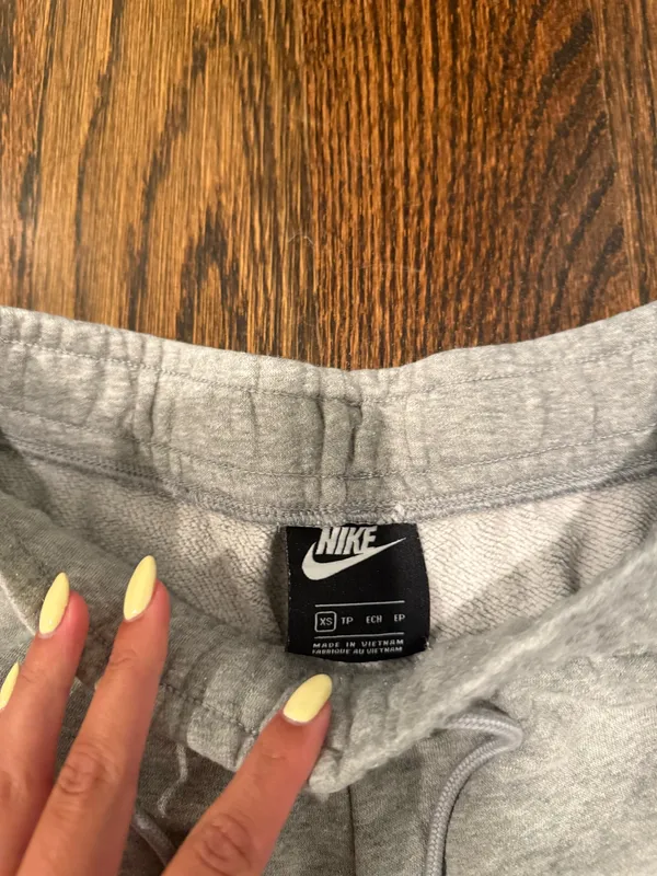 Nike Women’s Sweatpants - Image 3