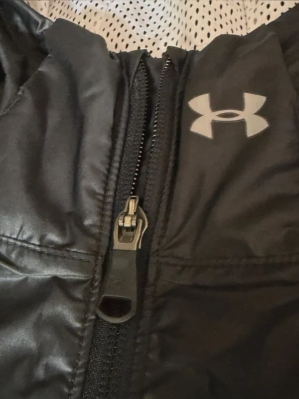 Under Armour Run True Hooded Running Vest Womens S Black Full Zip 1290900 - Image 3