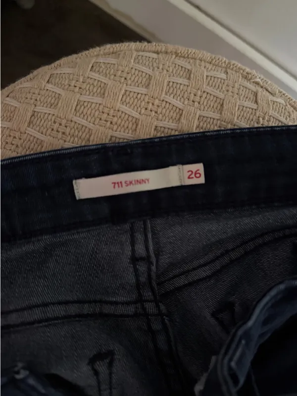 Levi's Women's Dark Skinny Jeans - Image 3