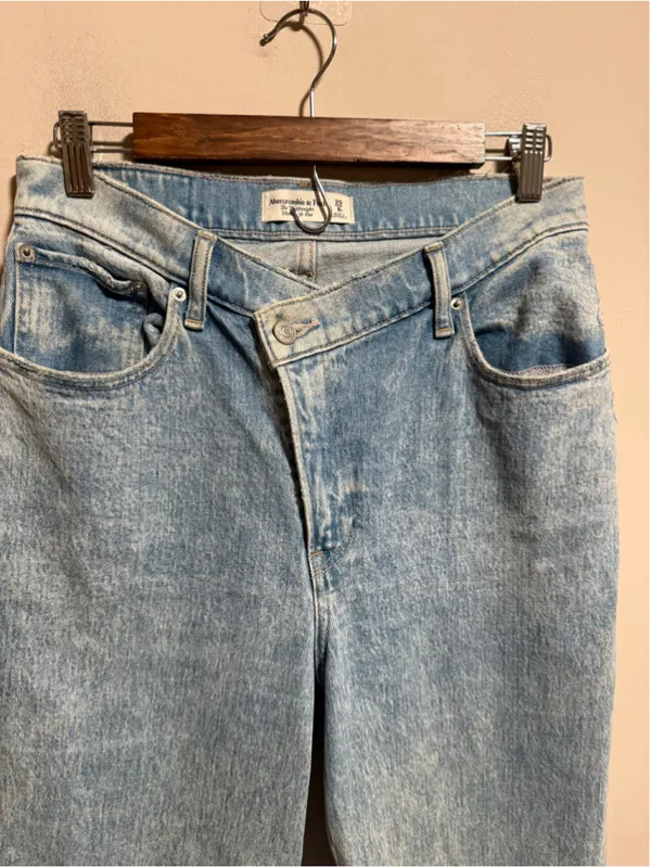 Abercrombie & Fitch 90s Straight Ultra High Rise Jeans Light Crossover 29 (8R) - Image 3