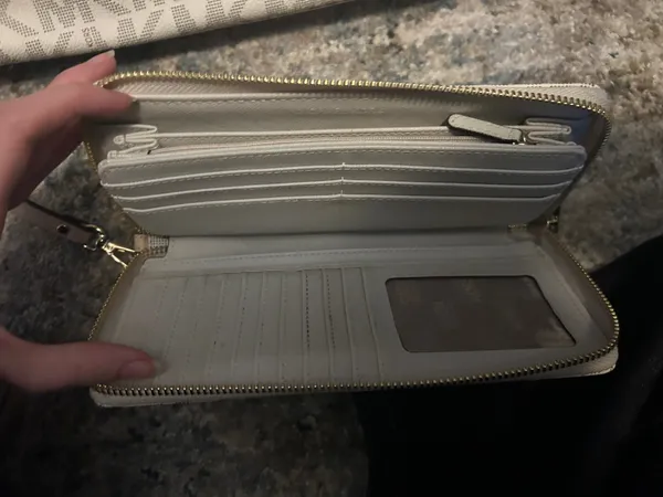 Michael Kors Purse & Wallet - Image 4