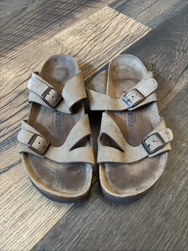 Birkenstock Classic Leather 2 Strap Slide in Taupe Brown EU 41 / US 10 Women’s - Image 2