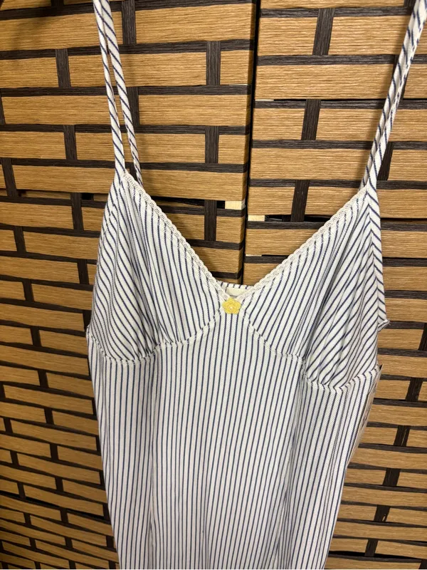 Lee white and blue stripe night gown size small - Image 3