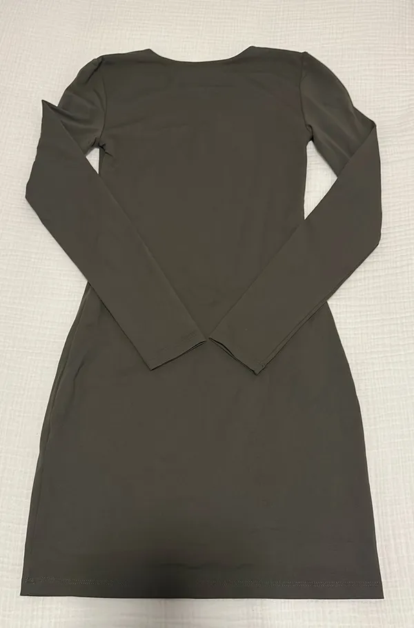 Aritzia Contour Dress Long Sleeve  - Image 3