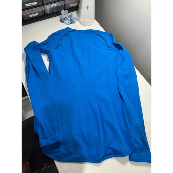 Lululemon Blue Ruffle Shoulder Long Sleeve Thumbhole Activewear Top Size 4 - Image 3