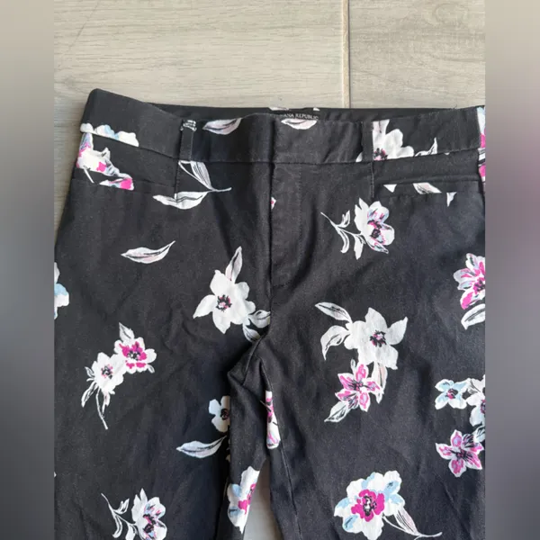 Banana Republic Black Floral Cropped Ponte Pants - Image 3