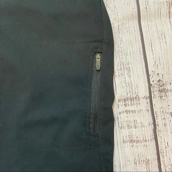 Columbia Omni Shield Black Capri. Size Small. EUC - Image 3
