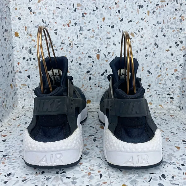 Nike Huarache Black Sneakers 7.5 - Image 5