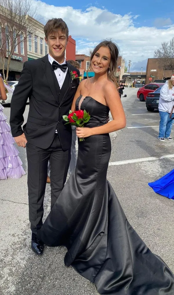 Stunning Custom Black v chest cutout prom dress - Image 4