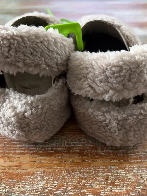 NEW Crocs Classic Cozzzy Slippers Big kids Size 5 / Women’s 7 Color Mushroom NWT - Image 5