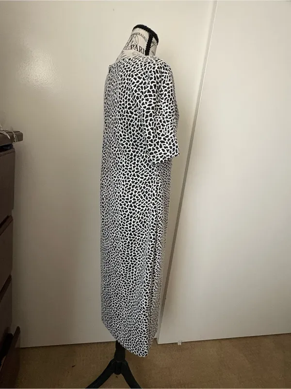 Maggy London Black and White Patterned Midi Dress - Image 4
