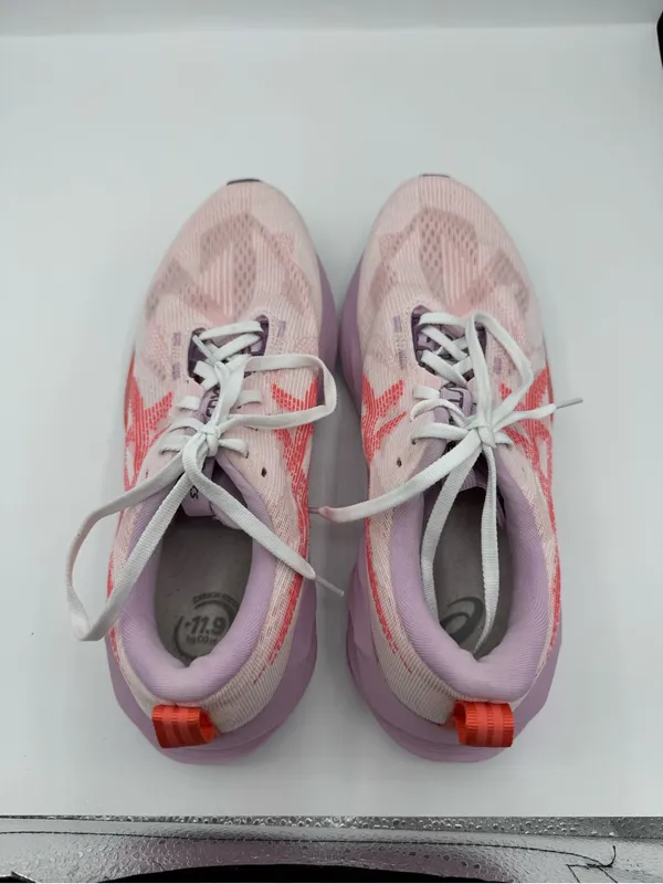 ASICS Novablast 5 Women's Size 9.5 White Coral Reef Running Shoes 1012B766 - Image 5