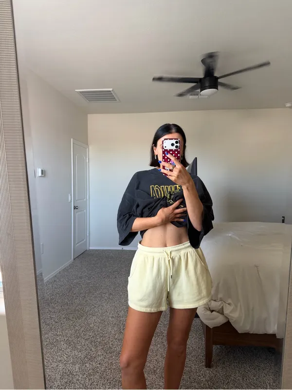 Yellow sweat shorts - Image 3
