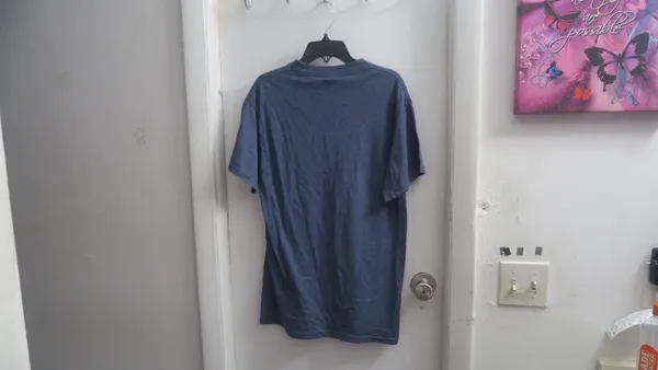 Delta Pro Weight in American U.S.A United States of American eagle graphic t-shirt in blue size medium. - Image 4