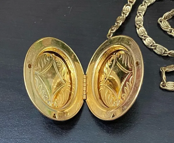 Vintage Signed 1928 Scroll Chain Link Gold-tone Locket Pendant 30” Necklace - Image 11