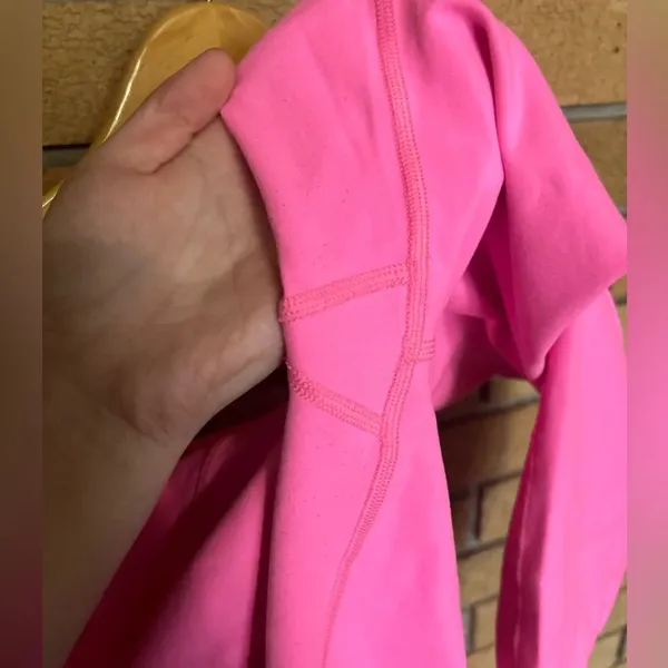 Lululemon Cropped Athletic Leggings Bright Bubblegum Pink Size 6 - Image 5