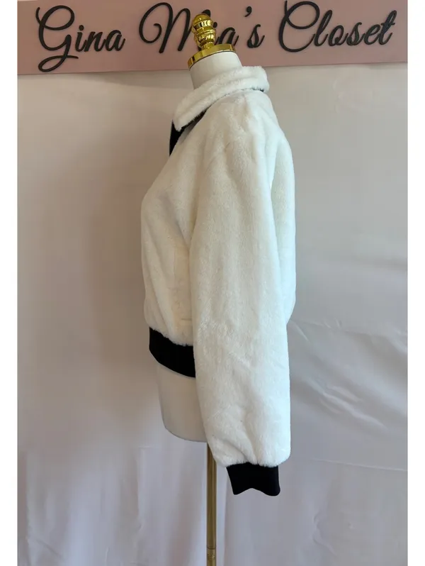 Vigoss Women's Small White Faux Fur Bomber Jacket with Black Trim - Image 4