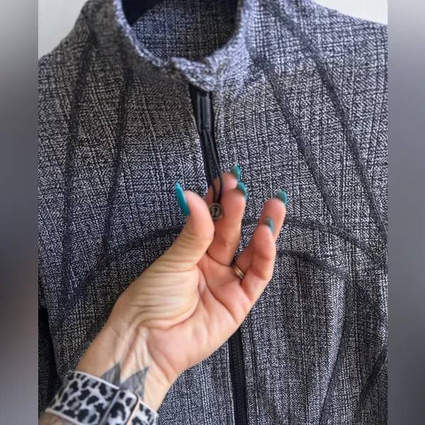 Lululemon Define Jacket 4 Athleisure workout‎ yoga streetwear layered - Image 4