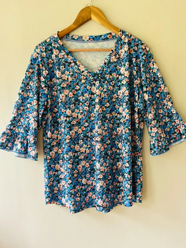 Floral Blouse Sz M Oversized Blue Ruffle bell sleeves V Neck Pullover - Image 2