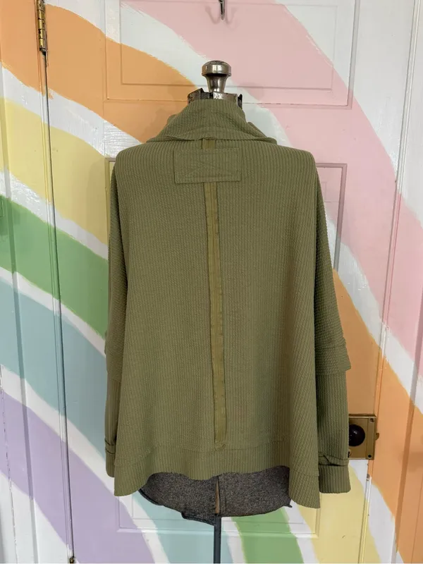 BKE Olive Green Waffle Knit Poncho Sweater Mock Neck Dolman Sleeve Sz S 💚🍄 - Image 5