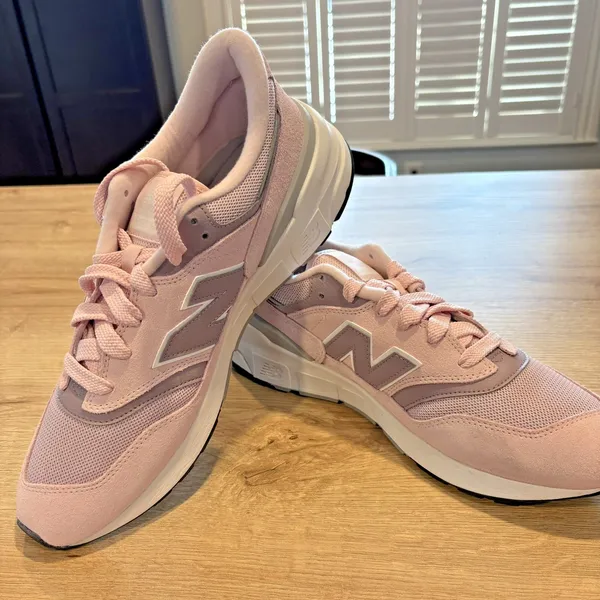 New Balance 977R Unisex Pink‎ Suede RETRO Sneakers NWOB - Image 5