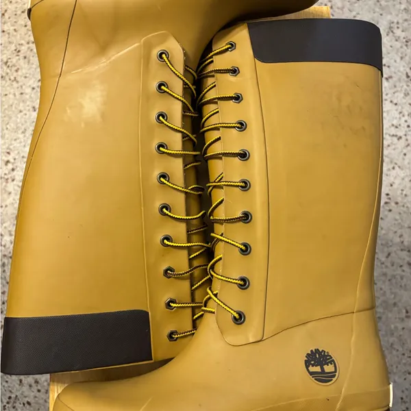 Timberland rubber tall boots size 8 - Image 9
