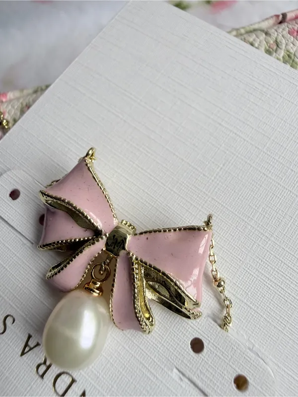 Kendra Scott x LoveShackFancy Pearl Bow Necklace and Earring Set - Image 9