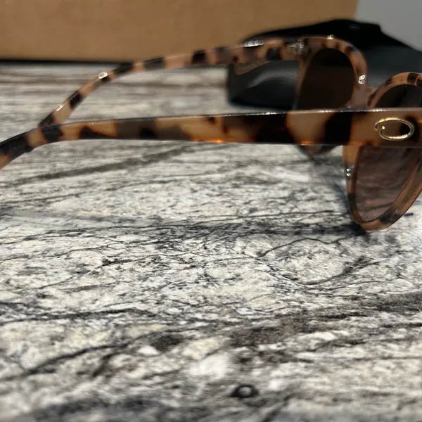 Oscar de la Renta Stylish Tortoise Shell Sunglasses - Image 7