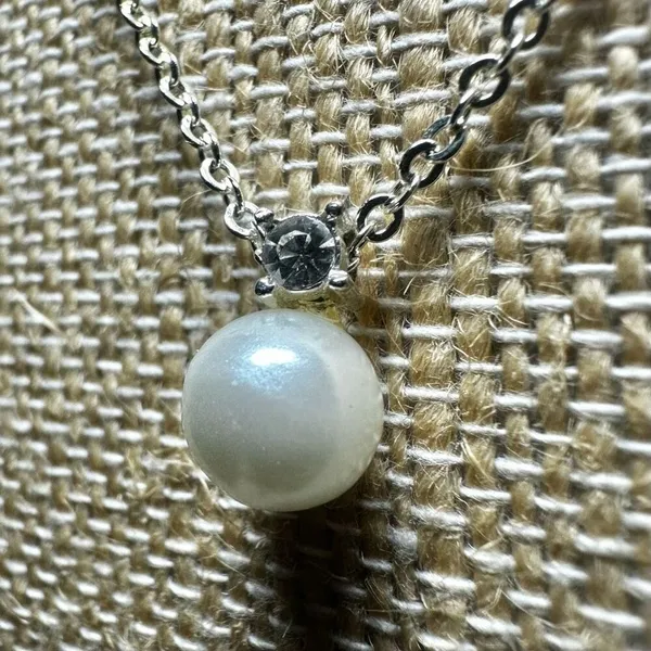 Faux pearl pendant necklace - Image 4